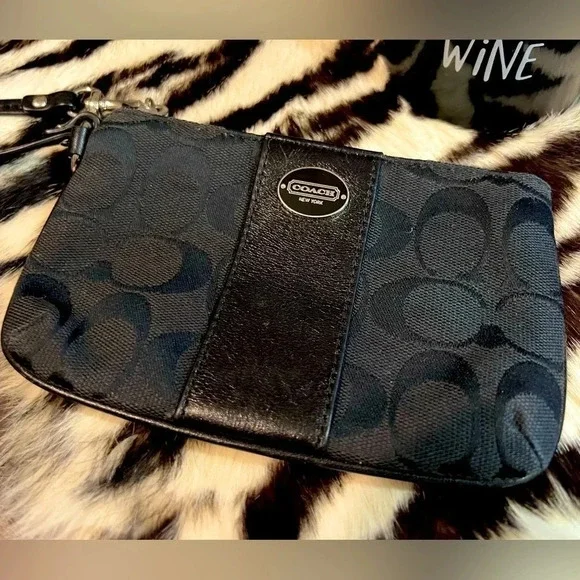 Authentic Coach Wristlet Canvas Leather Perfect Condition - Picture 3 of 7